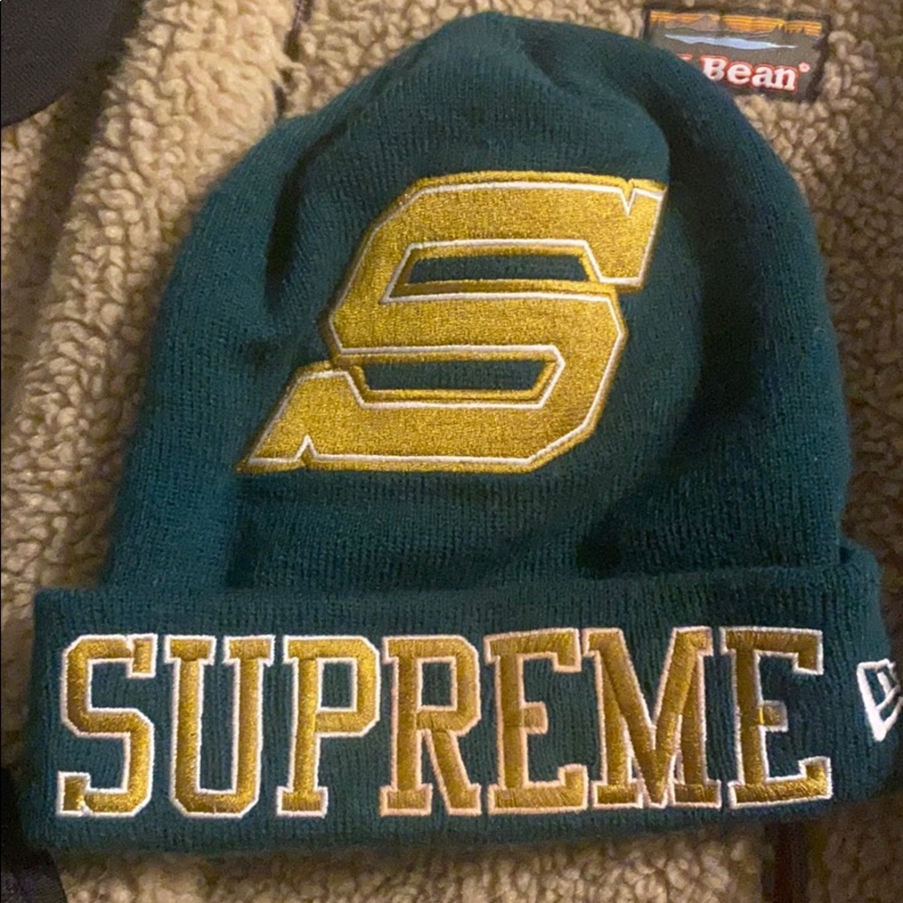 Supreme big S logo new era beanie